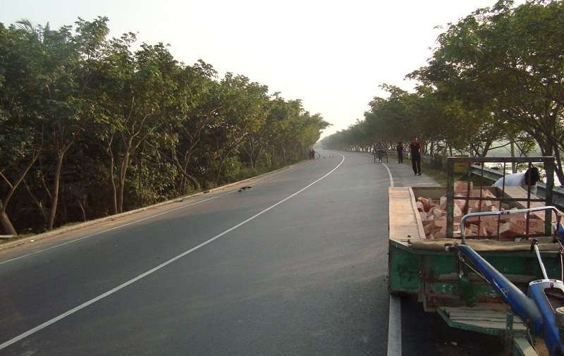 দুই মহাসড়কে গাড়ির চাপ থাকলেও জ্যাম নেই