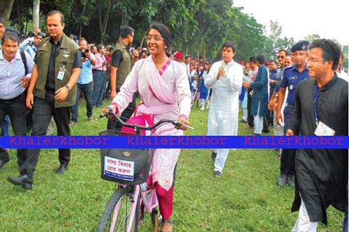 দেখুন সবার নজর কেড়ে যা করলেন প্রধানমন্ত্রীর নাতনি