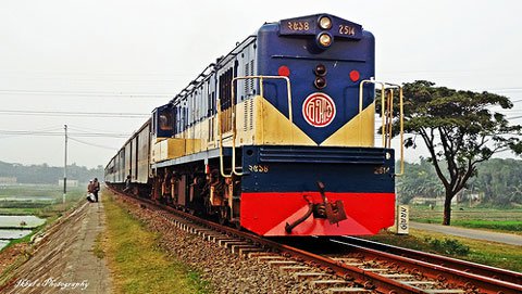 ভাবির লাল ওড়নায় বড় ট্রেন দুর্ঘটনা থেকে রক্ষা