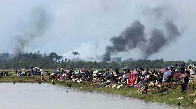 নতুন করে বসতিতে আগুন, পালাচ্ছে রোহিঙ্গারা