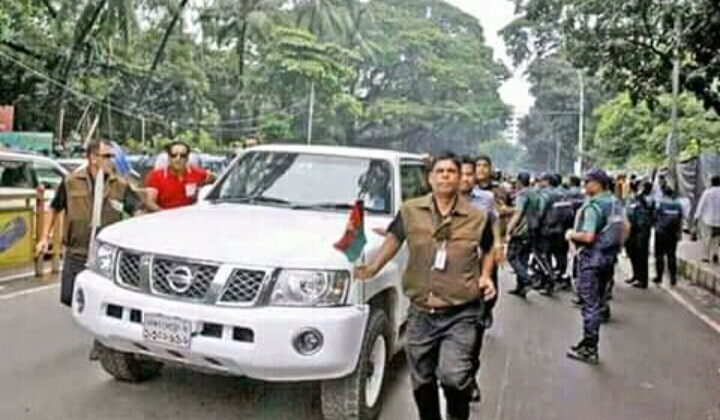 স্বাগত জানাতে এসে খালেদা জিয়ার আইনজীবিসহ ১২ জন গ্রেফতার