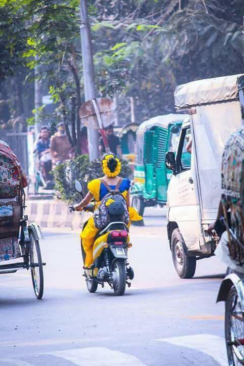 আজ যে ছবি থেকে দৃষ্টি সরছে না