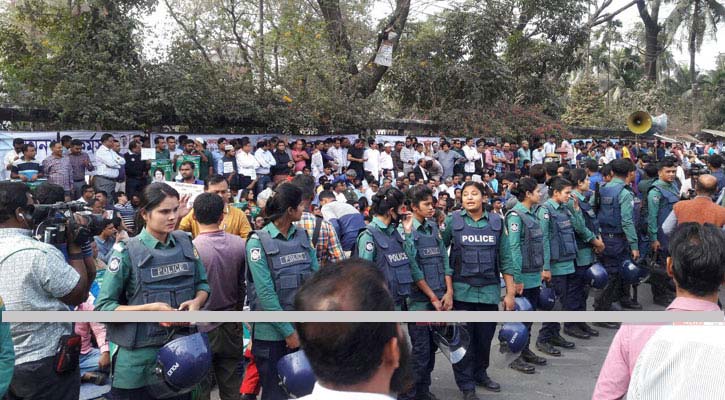 প্রেসক্লাবে বিএনপির অনশনে টান টান উত্তেজনা