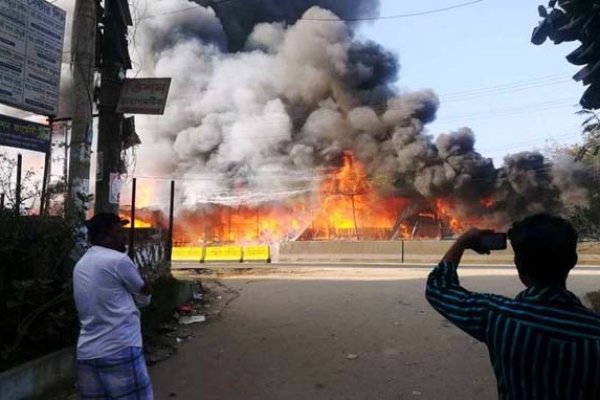 চট্টগ্রামে ভয়াবহ অগ্নিকাণ্ডে ব্যাপক ক্ষয়ক্ষতি