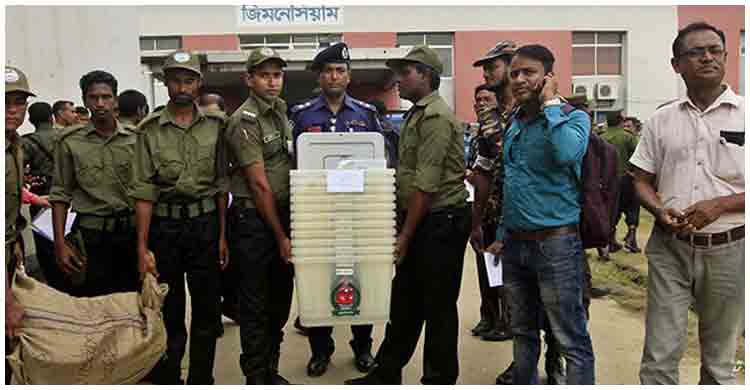 কেন্দ্রে কেন্দ্রে পৌঁছে গেছে নির্বাচনী সামগ্রী