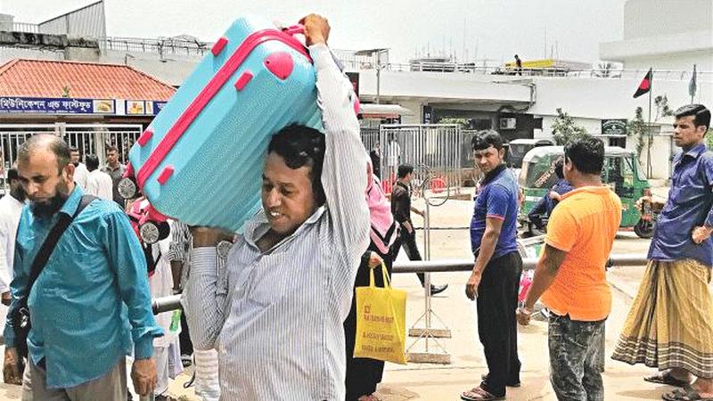 শাহজালালে ভোগান্তির শিকার হচ্ছেন প্রবাসীরা