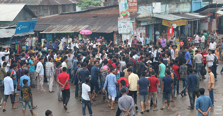 শিক্ষার্থীদের নজীরবিহীন আন্দোলনের ঢেউ ছড়িয়ে পড়েছে সারাদেশে, দেখুন (ভিডিওসহ)