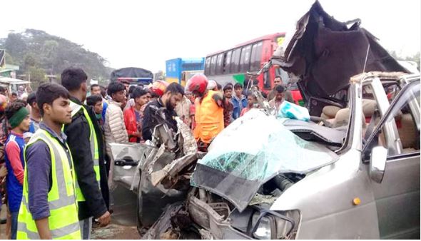 প্রবাসী ভাইকে নিতে গিয়ে লাশ হলেন সহোদরসহ তিনজন