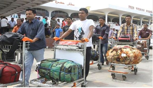 যে দুইটি বিশেষ কারণে দলে দলে দেশে ফিরছেন প্রবাসী শ্রমিকরা