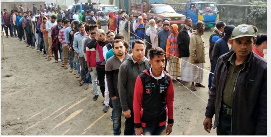 চলছে ভোটগ্রহণ ভাগ্য নির্ধারণের ৩টি কেন্দ্রে