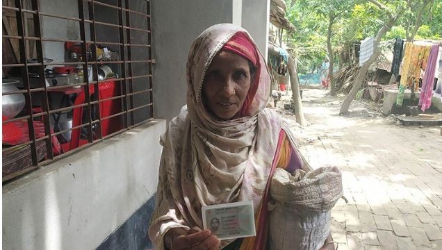 গণপিটুনির ভয়ে আইডি কার্ড দিয়ে যেভাবে ভিক্ষা করছেন ভিক্ষুকরা