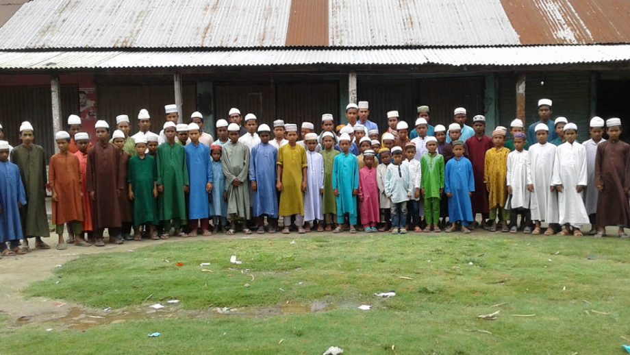 এতিমখানা ও বৃদ্ধাশ্রমটি নানা সমস্যায়, শীতের পোশাক চায় এতিম শিশুরা,শেয়ার করে সাহায্য করুন