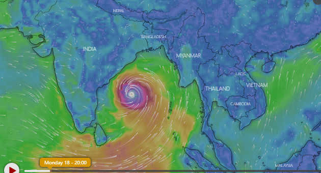 ঘুর্ণিঝড় আম্ফানের বর্তমান অবস্থান,দেখেনিন সরাসরি এখানে Live