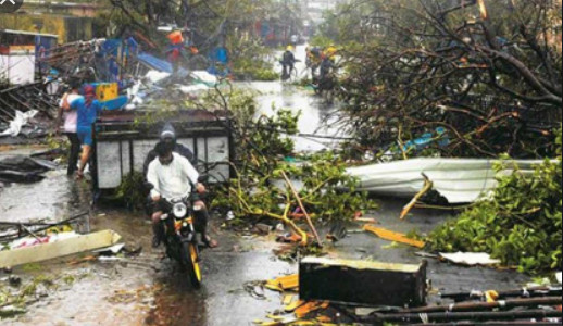 আম্ফানের তান্ডব শুরু, ঝড়ের গতি ১০৬ কি.মি