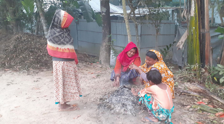 হাড়কাঁপানো শীতে বাড়ছে অগ্নিদগ্ধের ঘটনা