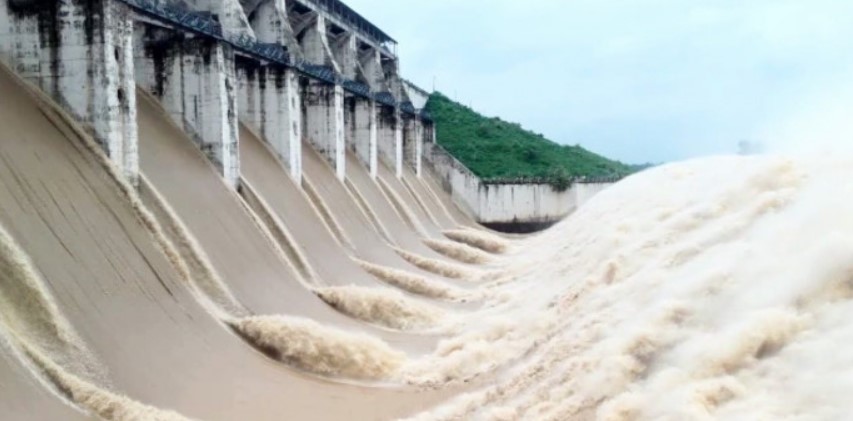 যে কারণে হঠাৎ খুলে দিল ভারতের ফারাক্কার ১০৯টি গেট
