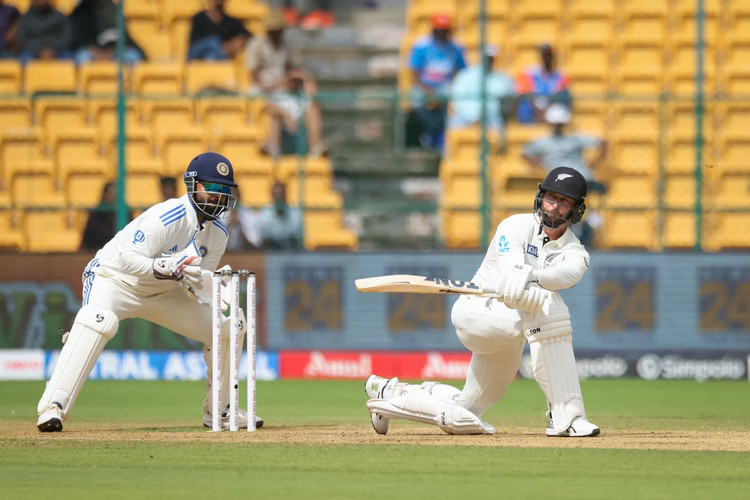 ভারতকে ৪৬ রানে অলআউট বিশাল সংগ্রহের পথে নিউজিল্যান্ড