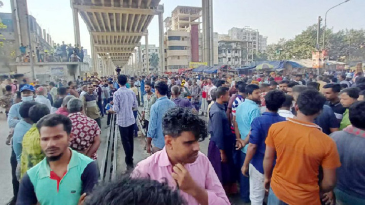 চলছে অব*রোধ : সারা দেশের সাথে ঢাকার ট্রেন যোগাযোগ বন্ধ