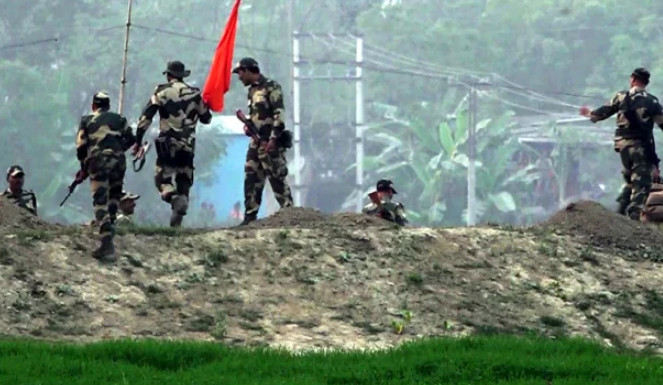 এইমাত্র পাওয়া : চাঁপাইনবাবগঞ্জ সীমান্তে বিএসএফের গু লি তে বাংলাদেশি আ হ ত