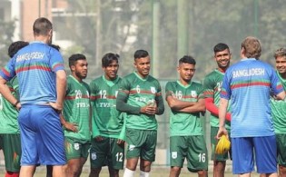 ব্রেকিং নিউজ: মোহামেডান ও বসুন্ধরার ম্যাচের ম্যাঝ পথে ফুটবল পাড়ায় নেমে এলো শোকের ছায়া