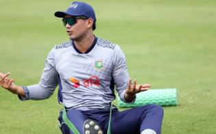 ঘুম কান্ড নিয়ে সহজে পার পাচ্ছেন না তাসকিন
